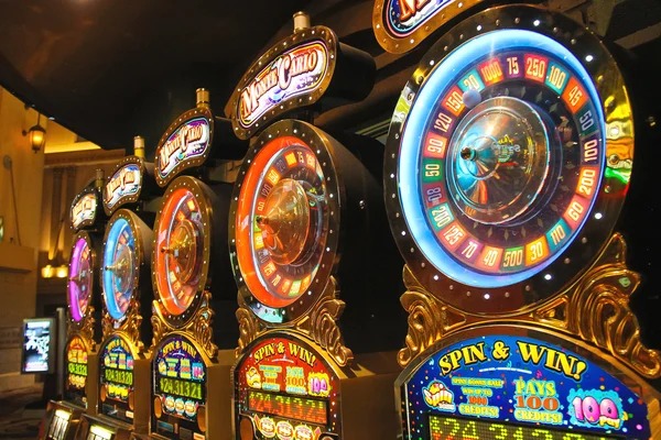 Relax Gaming live dealer table with multiple camera angles and player chat interface